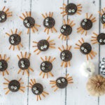 Halloween treat Oreo spiders quick halloween snack